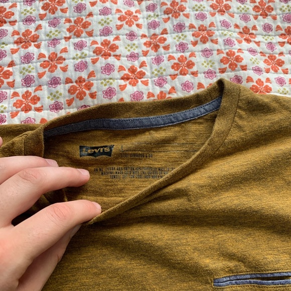 Men’s Levi’s Gold&Gray Tee Shirt w/Pocket - Size L - Picture 4 of 4